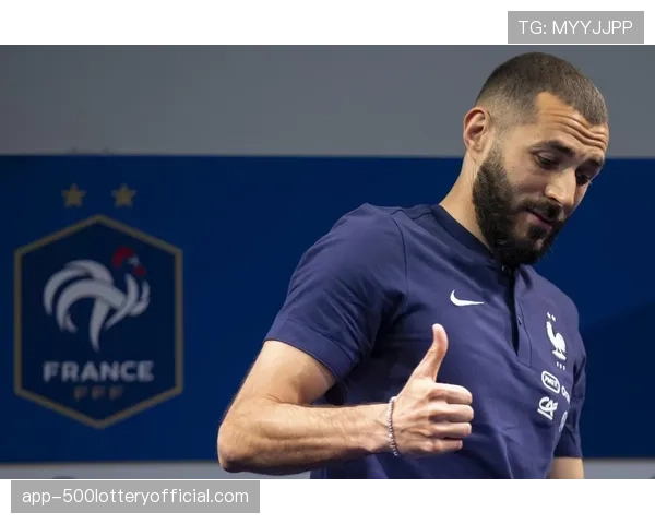 法国足球名宿本泽马宣布结束在沙特吉达联合的生涯，考虑退役